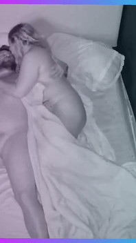 Puchis - oral seks derin gırtlak derin anal seks üvey anne Mia'nın götünden sikiliyor
