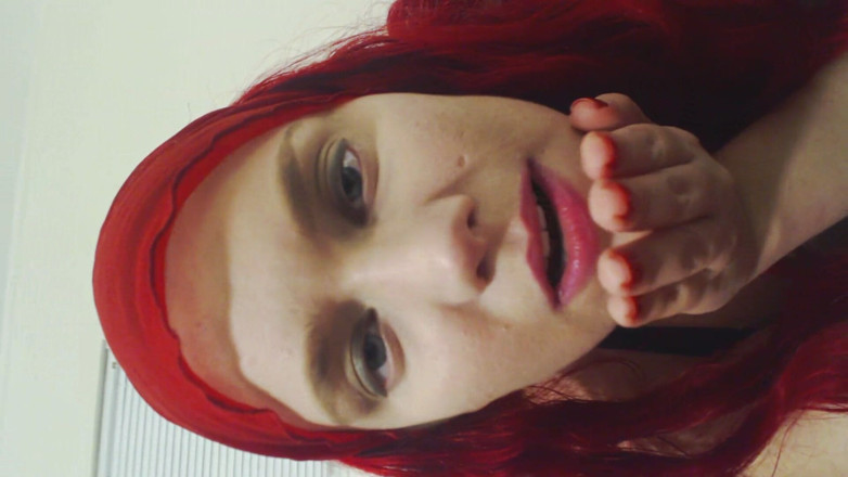 Scarlet Vixen: Fetiche de beber brincando comigo mesma