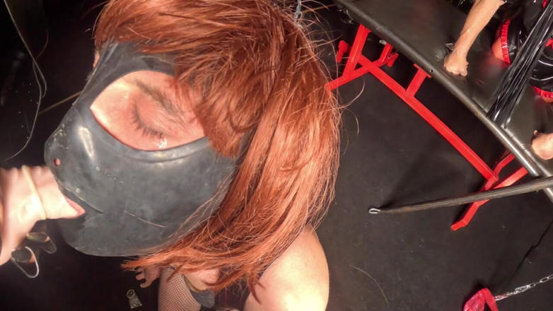 Queen_of_BDSM: Fotto due schiavi nella loro gola