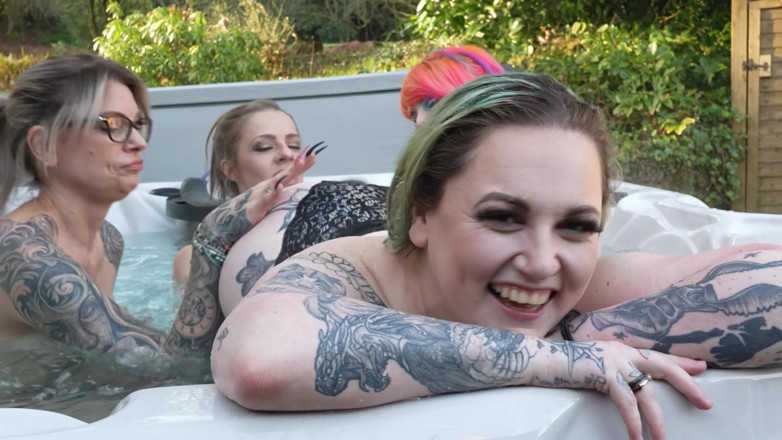 April Paisley: Pepek Jacuzzi Sluts
