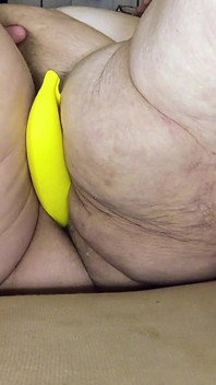 Bananad brud sticker den djupt och cums snabbt