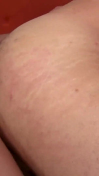 Dvě shemalky a muž vědí, jak si udělat potěšení