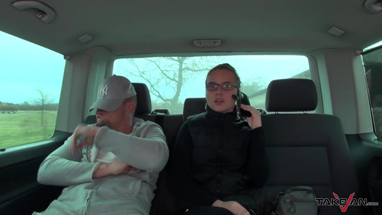 Take Van: Une inconnue blonde voit Wendy Moon squirter sur une grosse...