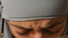 MiaNIqab: Gözlüklü mia niqab ile yakın çekim oral seks