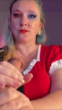 Harley quinn lagi asik ngocok kontol