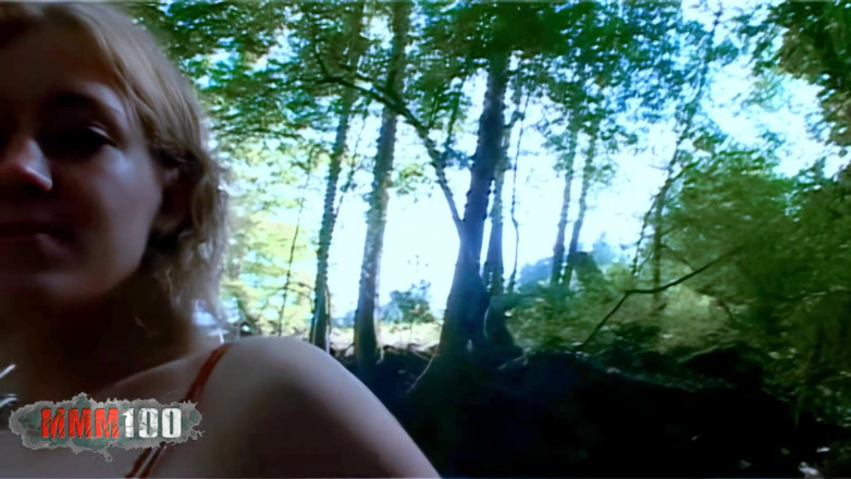 MMM100: Axelle-laroche: 강가에서 옷을 벗는 사랑스러운 금발의 Axelle Laroche