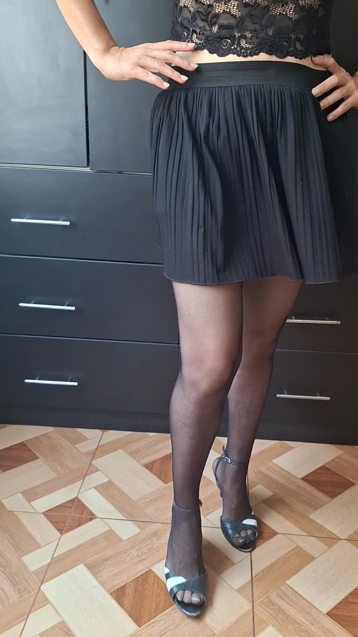 Agnes Swallow: Modeling My Outfit