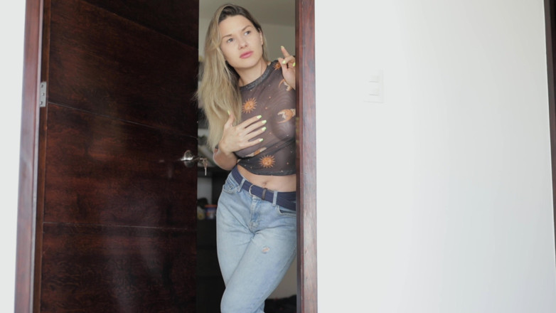 Mrs Peachesxx: Đi tiểu trong quần jean trước mặt bạn