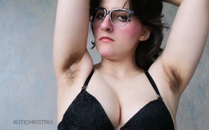 Antichristrix: Deusa peluda diz para você se masturbar para axilas