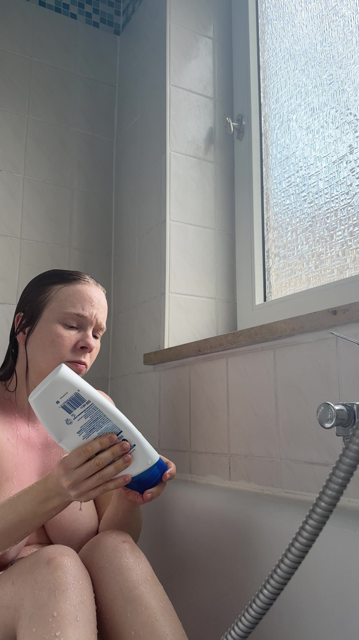 SweetLucy96: Fez xixi na banheira