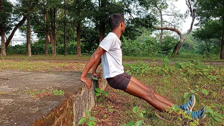 LinearOrnament35: Dein schluck-training, lass das mädchen auf deinem schoß