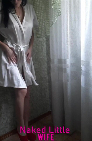 Nakedlittlewife: 카메라로 옷을 벗고 애널을 애원하는 학생