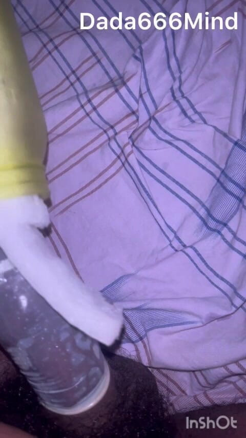 Zingaa: Хлопець використовує пизду з пляшкою води - він трахає себе