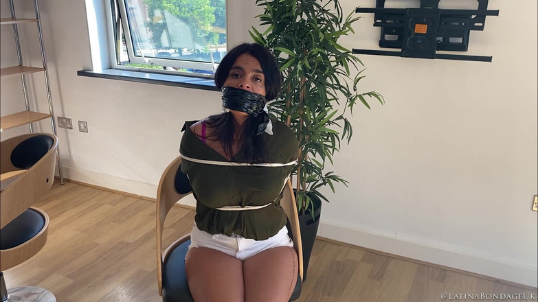 Latina Fetish: Latina trong: Explorer đã bị bắt, bị trói và bịt miệng!