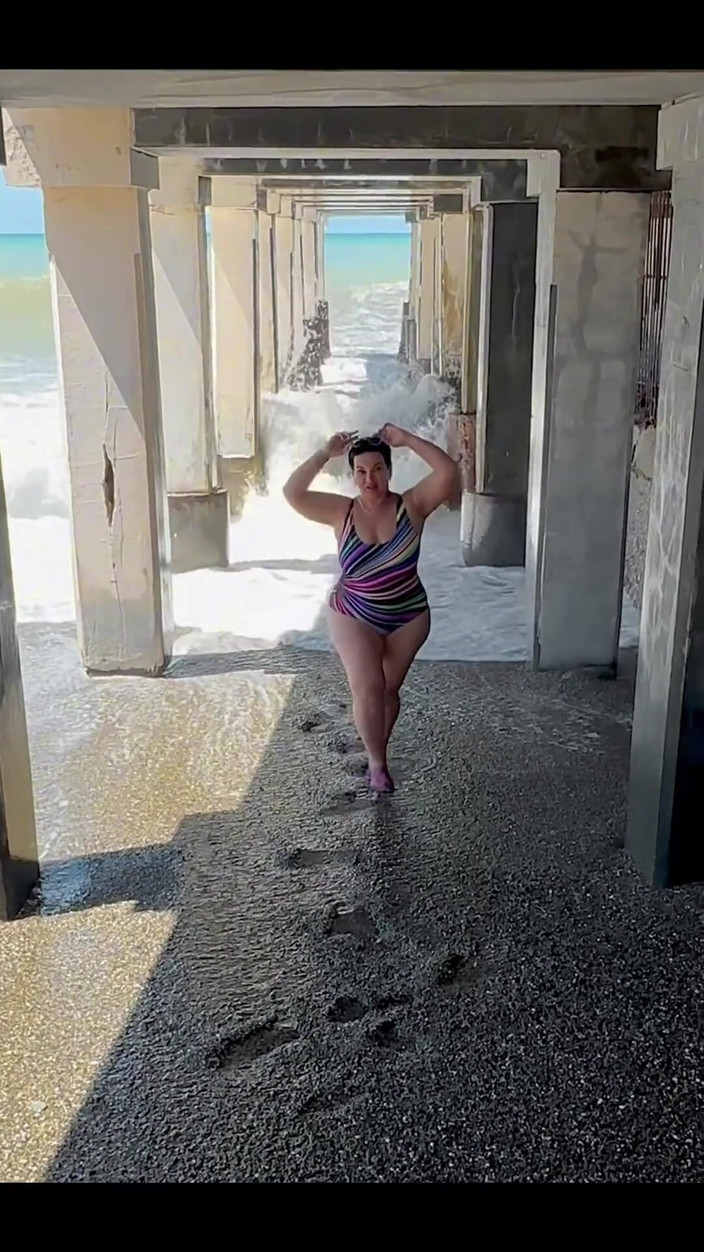 KarmenMilf: Vacation Sea