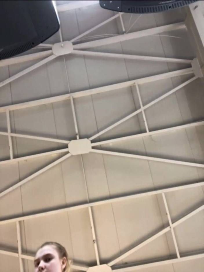 JuiceLussie: Hard Fucking in the Gym