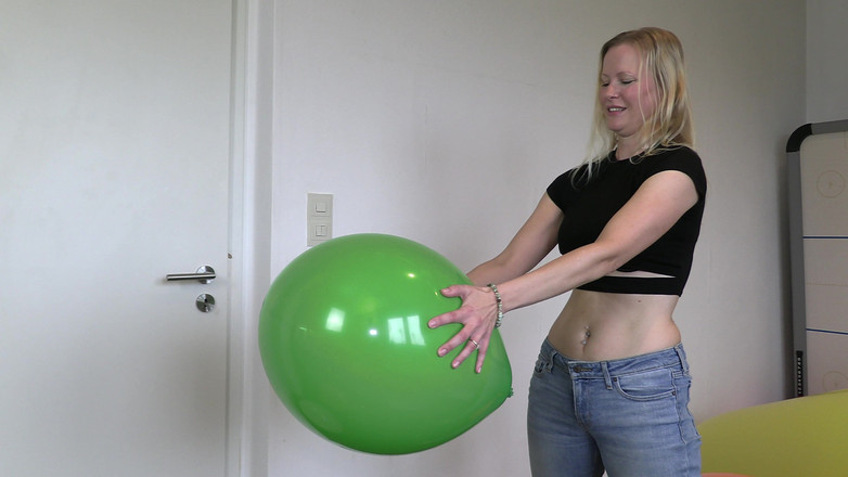 Blondehexe: Jika Dia Suka Perkara Besar...