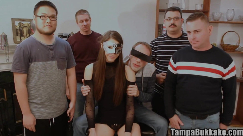 Tampa Bukkake: Анальный поезд Katrina Colt трахает задницу буккаке с кримпаем с текущей грязной спермой из bungholio!