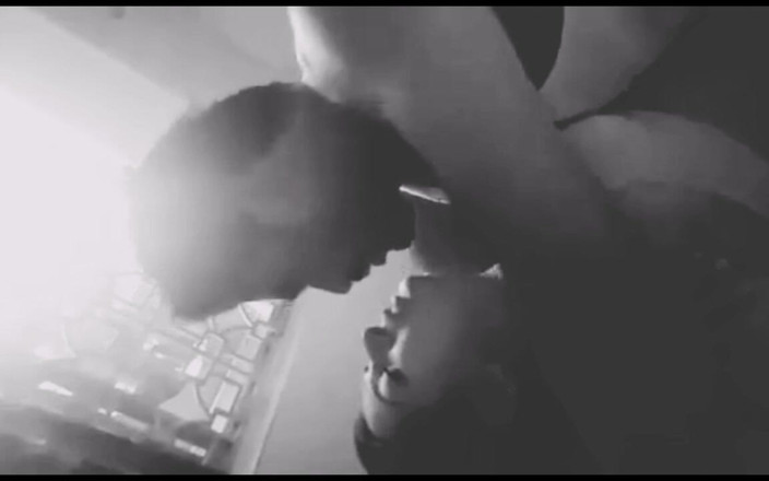 Rishi: 우는 의붓 여동생은 고통스러운 비명을 지르지만 의붓아빠는 배다른 여동생의 눈물을 흘리며 그녀를 떠나지 않았습니다.