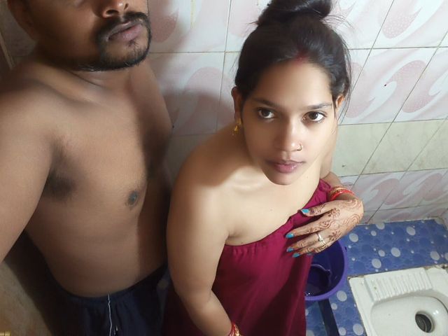 Odia Sex Video, Odia Housewife Sex in Birth Room (Manashmalla)