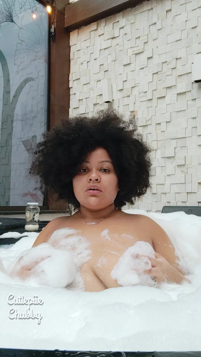 Cutiepiie Chubby: Velký zadek bublinková koupel