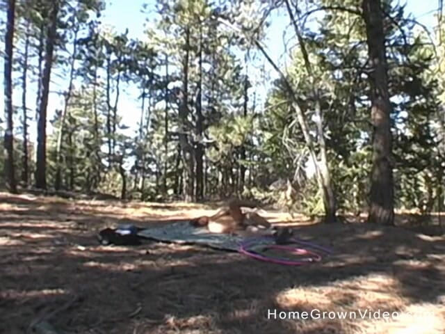 Homegrown Amateurs: Амбер стає з природою