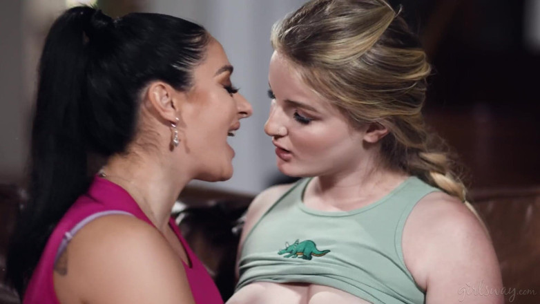 Girlsway: Girlsway - Eliza Eves si presenta a casa sbagliata, la MILF...