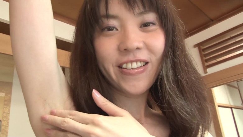 Asian Mature Climax: Une Asiatique aux petits seins se fait éjaculer dessus
