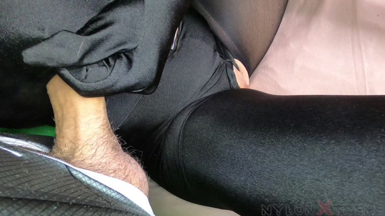 Nylon Xtreme: POVノラフォックスは黒zentaiを破壊すると犯さ