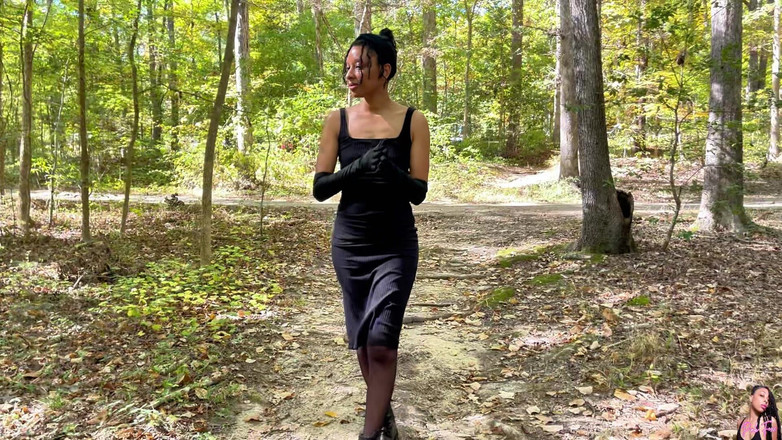 Pink Foxx: 继母在公园里戴着长长的黑色手套