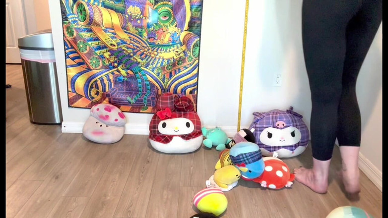 Peppermint Giantess: Plushie Stomp - Storlek 16 fot trampande fylld leksakskollektion