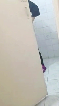 Sahabat ibu tiriku! Kamu boleh ngentot pantatku, tapi lanjutin diam-diam supaya dia nggak ngeliat!