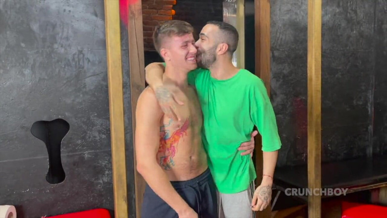TRANSBOY STUDIO PUSSY MAN: de ftm Victor DEEX geneukt door FENIX ART