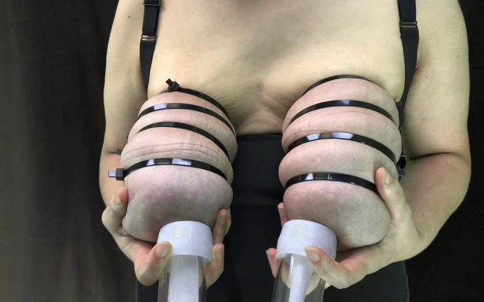 VeeVee Vixen: Hucow ordeñando enormes tetas atadas