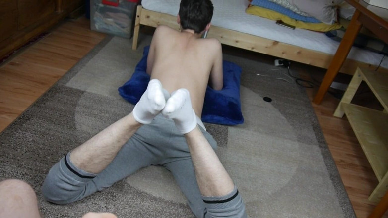 Blue Boyz: Cumshot on Barefoot
