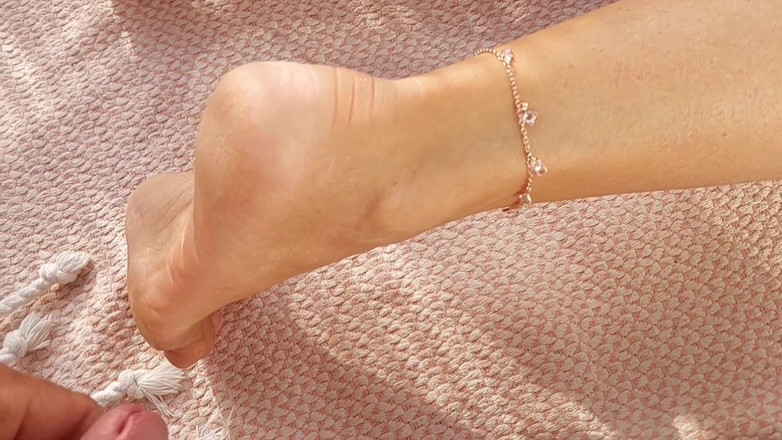 Selena701: Soție blondă frumoasă și matură se bucură de sex în aer liber