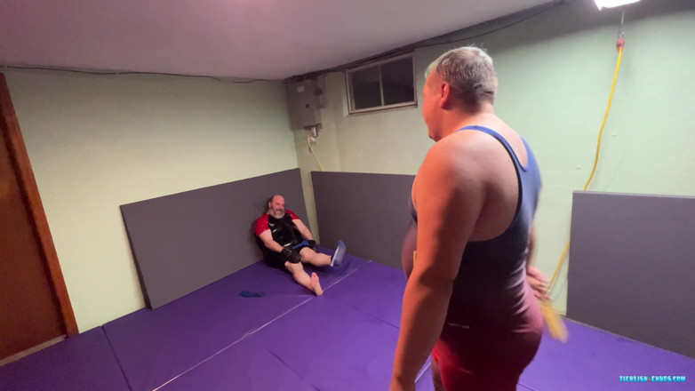 Ticklish Chubs: Matt faz cócegas no Gigglemeister