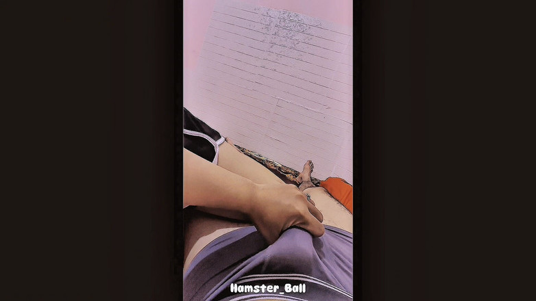 Hamster_Ball: 잠자는 동안 방에서 배다른 여동생 핸잡을 하는 POV