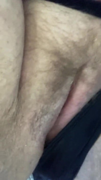 Bbwbootyful menggosok klitorisku menyebarkan vagina berbuluku yang gemuk