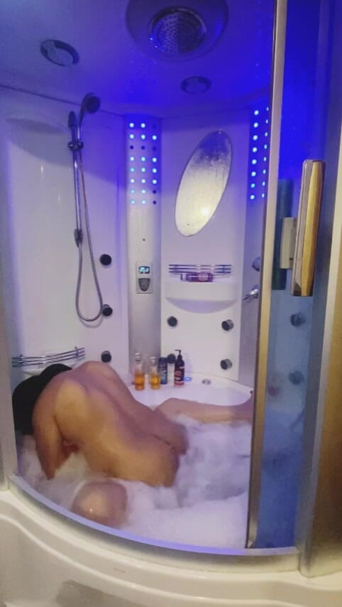 Six my and wife: Arabska gorąca