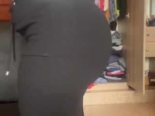 Nasty_hotbabe: 大丰满的屁股女主人允许她的老板操她的大奶子以达成促销协议！