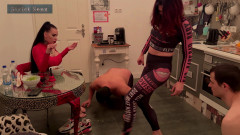 Strict Senz: Doamna Zara Domnișoara Alessa Milano Lins Desculț, Zdrobire De Mâncare, Înecare...