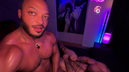 Dante Colle Gay: Cowok-cowok kampus memprakarsai cowok berondong baru