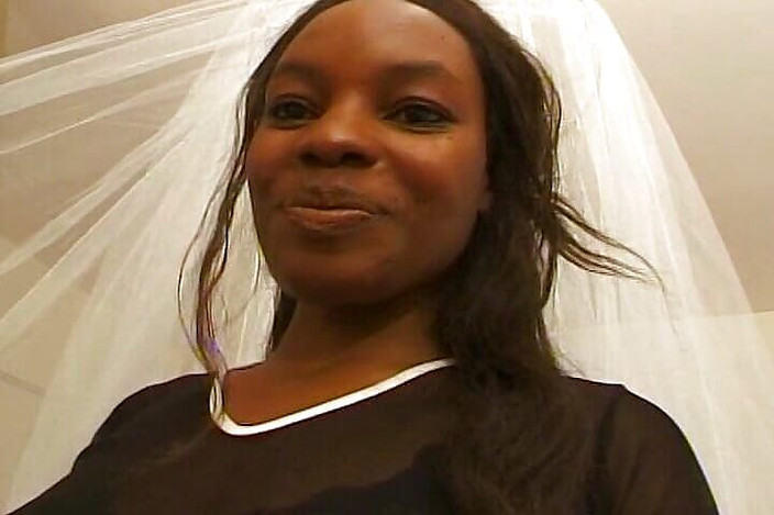 Filles Francaises: Миниатюрная чернокожая французская крошка наслаждается жестким межрасовым трахом