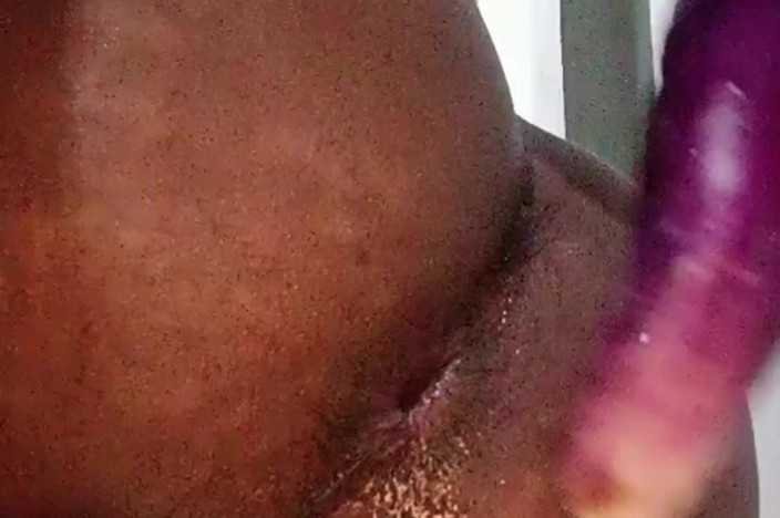 Renata Himalaya: Masturbazione con bel buco