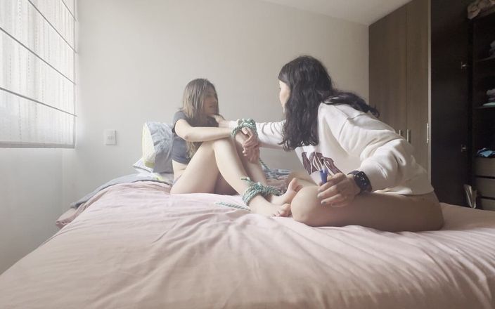 scarlettandc: Я показую своєму рабу, як бути покірним