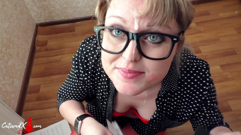 Catin Red: Sekretarka ssie szefa wielkiego kutasa i wytrysk na twarz POV