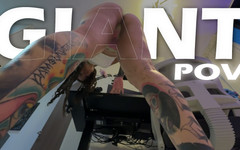 Macabreink: Reus ontmoet klein mensje, en ze is bang bij het...