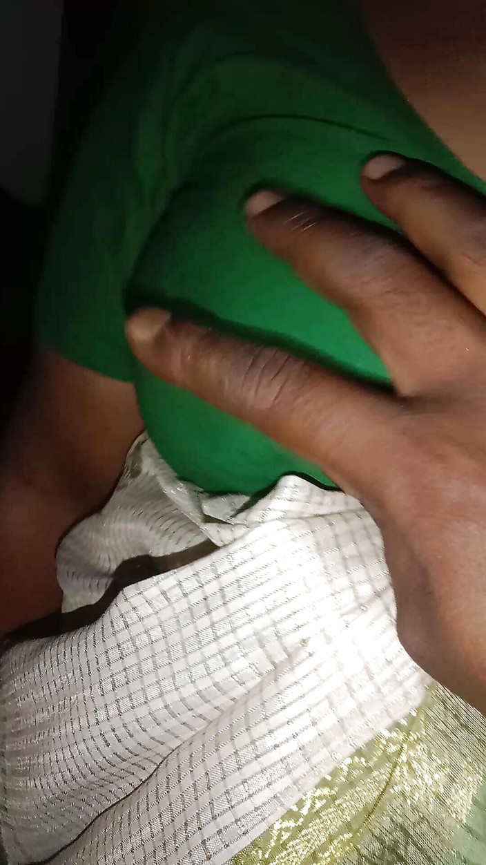 Santhi89: Desi ragazza calda scopa a casa moglie cazzo grandi tette...