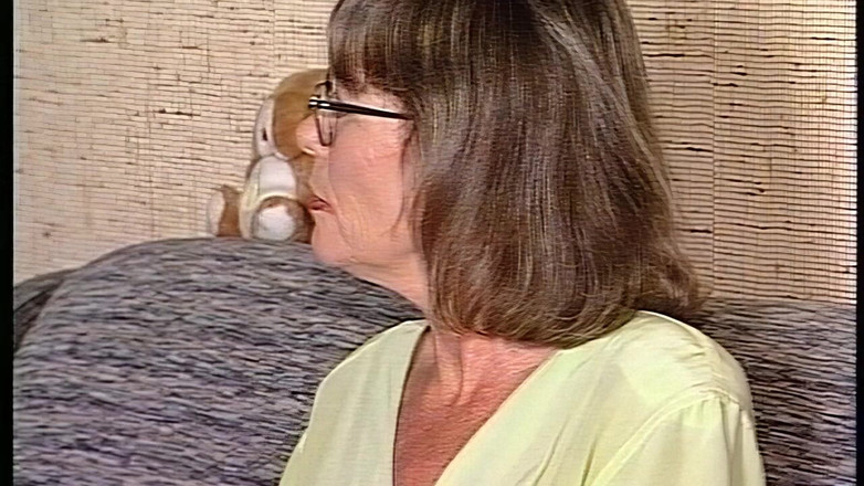 VintageXMovies: ホットな熟女は小さなソファで激しく犯されます